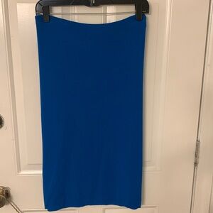 Beautiful blue pencil skirt, 1X, knee length. 96%rayon and 4% spandex.